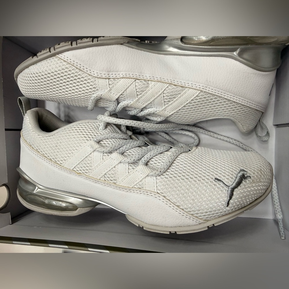 Puma White & Silver Running Shoes – Women’s Size 6
